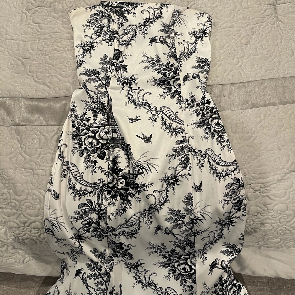 Gown - Picture 3 of 10